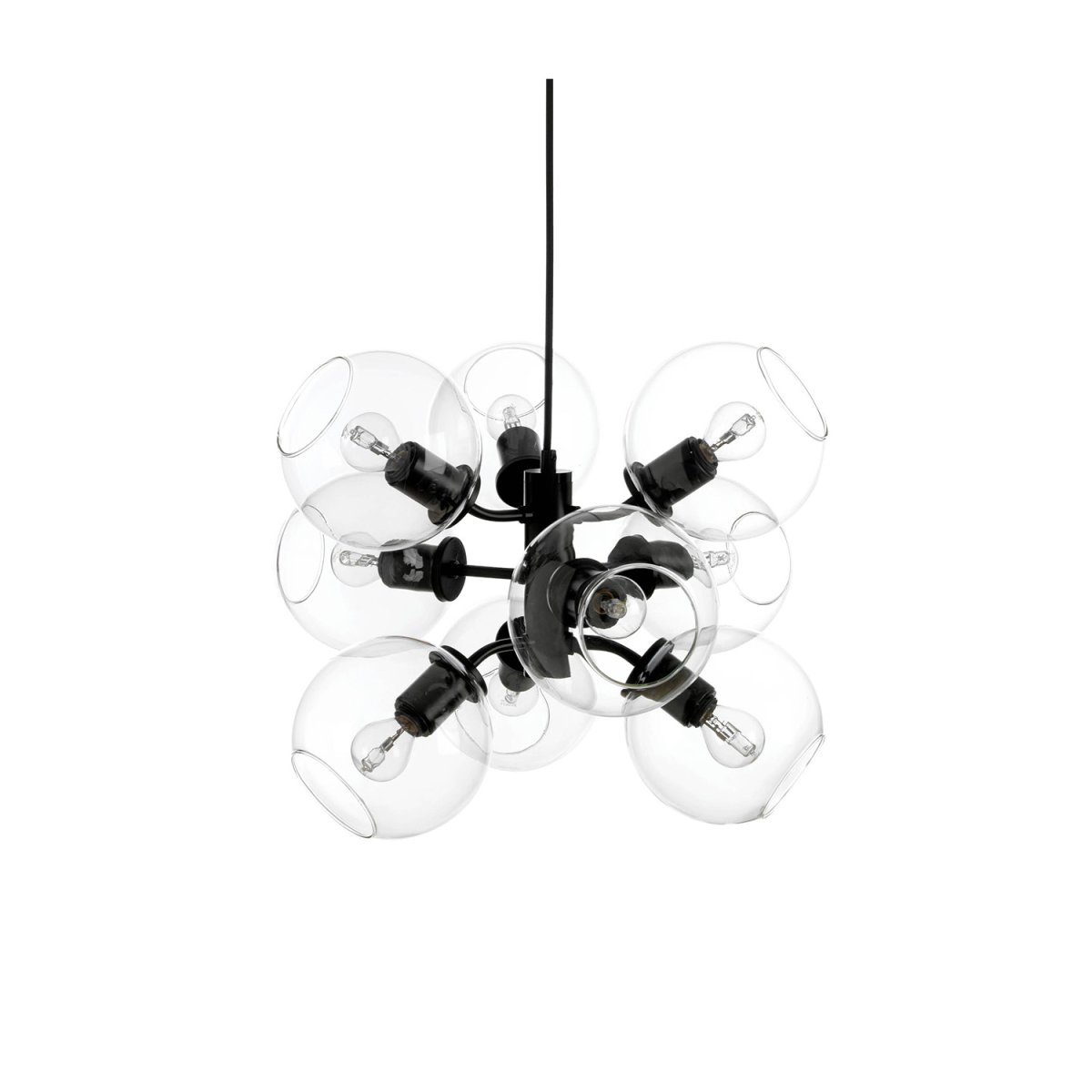 Tage 50 Ø45 Sort loftslampe Fra CO Bankeryd - Lampen er velegnet til at hænge højere på stueloftet, i et soveværelse for et blødt generelt lys, eller over et spisebord, hvor den tager over og bliver et udtryksfuldt blikfang.