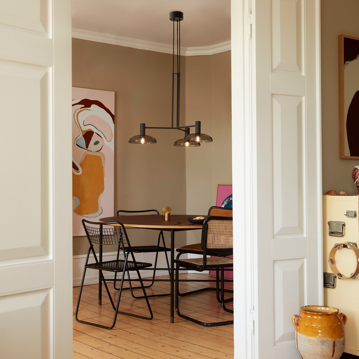 Ufo Circle 80cm Sort loftslampe Fra CO Bankeryd - Ufo Circle loftslampe har et modent moderne design, der fremhæver det møblerede hjem.