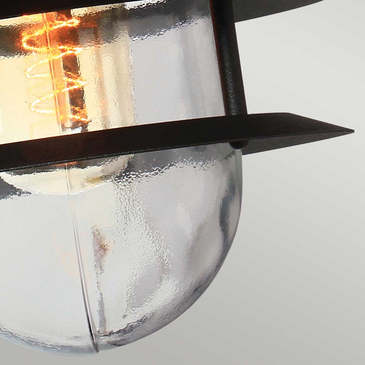 Copenhagen Ø22 Sort udendørslampe Fra Elstead Lighting - Tillverkad av rostfritt st&aring;l i svart finish och glas, erbjuder den en h&aring;llbar och v&auml;dert&aring;lig konstruktion som passar perfekt f&ouml;r fasader, entr&eacute;er och uteplatser.