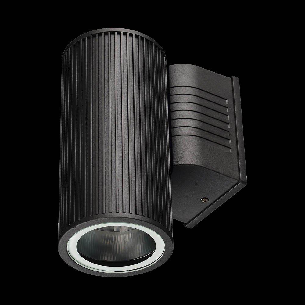 Wally Mørkegrå udendørslampe Fra Designlight - Med sin vejrbestandige maling og tidl&oslash;se design er Wally en p&aring;lidelig og holdbar l&oslash;sning til din facadebelysning.
