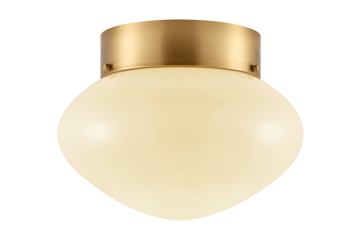 Zoom billede af Veno Ø30 Antik messing/beige plafond Fra Aneta Lighting - Den beige glassk&aelig;rm spreder et bl&oslash;dt og behageligt lys, mens metaldetaljerne i antik messingfinish giver lampen en elegant og tidl&oslash;s karakter.