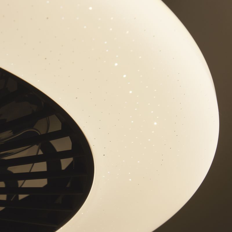 Salerno Ø58 Sort Fra Brilliant - Salerno er en moderne loftsventilator med integreret LED-belysning, der kombinerer stilfuldt design med smart funktionalitet.