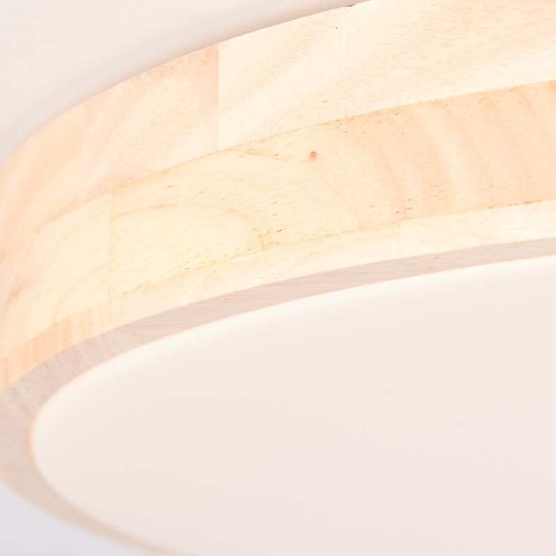Slimline Ø50 Træ plafond Fra Brilliant - Med sit enkle og naturlige design er den perfekt til dem, der værdsætter en minimalistisk æstetik, men stadig ønsker elementer af varme og natur.