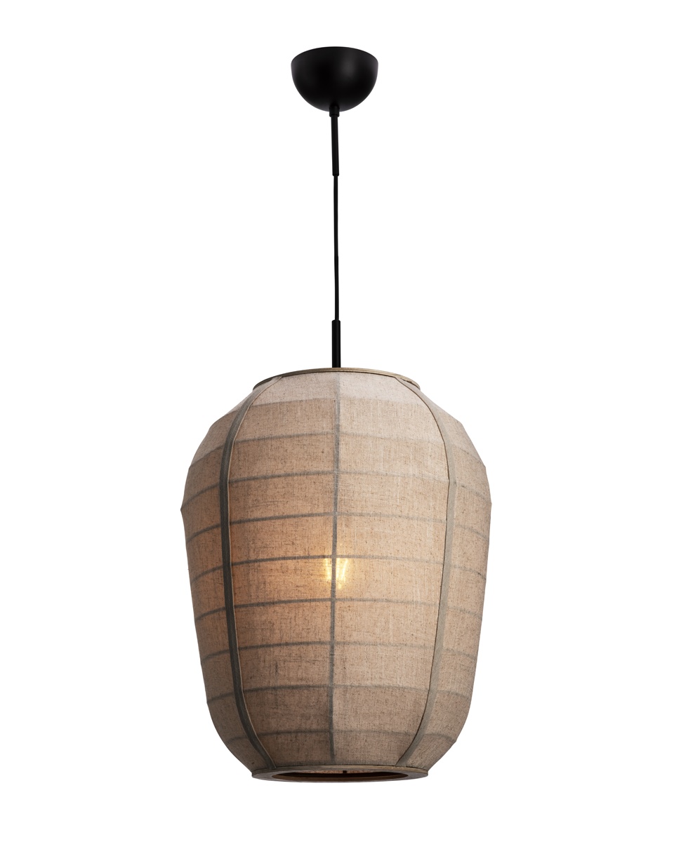 Delino Ø40 Beige loftslampe Fra By Rydéns - Delino er en stilfuld pendellampe, der kombinerer naturlige materialer med et bl&oslash;dt og tidl&oslash;st design.