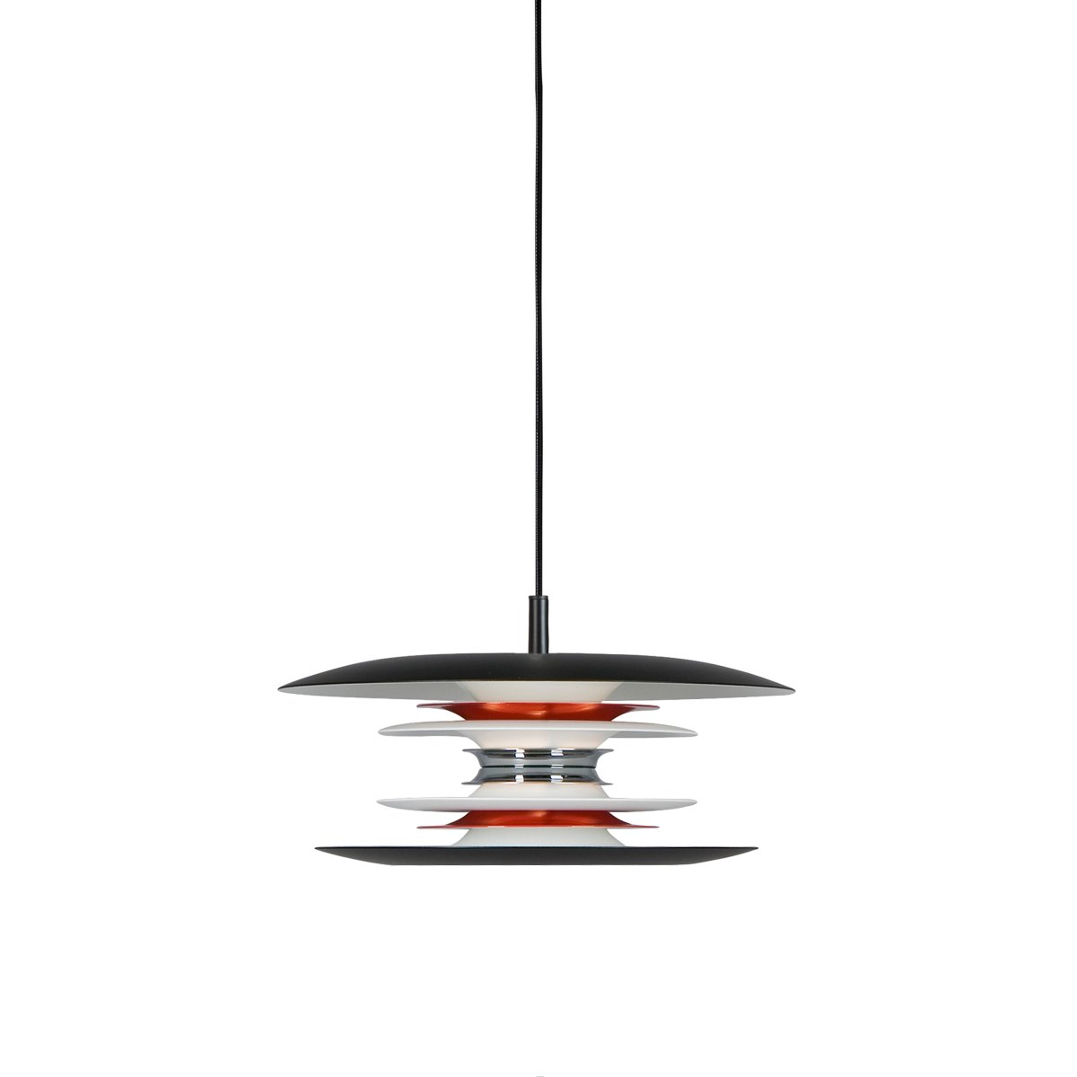 Zoom billede af Diablo Ø30 Sort/rød loftslampe Fra Belid - Diablo-pendlen er en del af den eksklusive Diablo-familie, designet af Joakim Fihn, og f&aring;s ogs&aring; som gulv-, bord- og v&aelig;glampe.