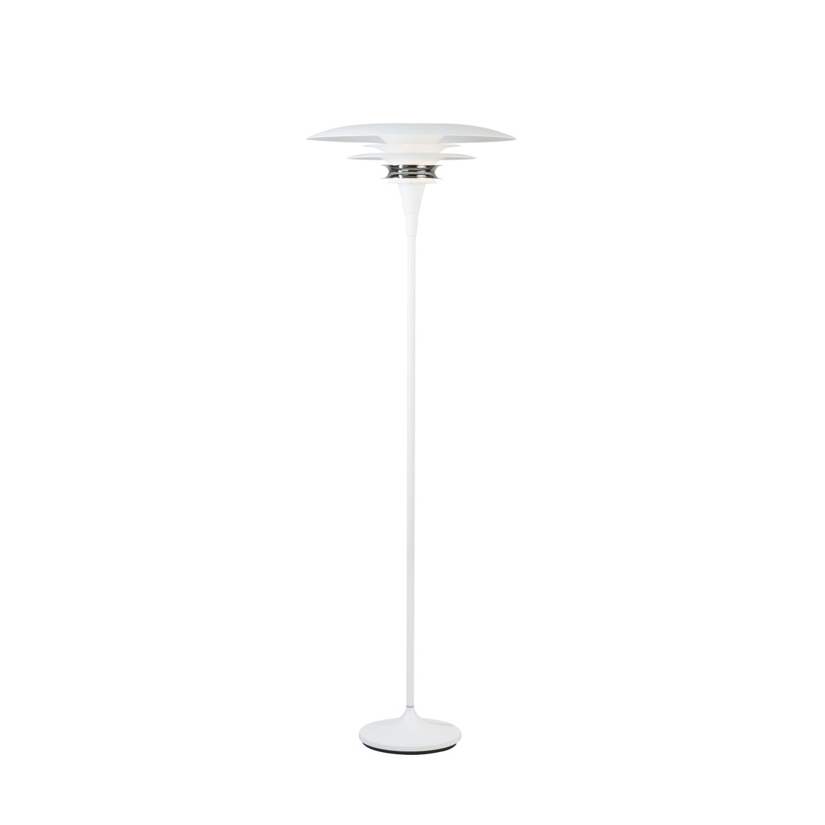 Diablo Ø50 Hvid/krom gulvlampe Fra Belid - Lampen f&aring;s i flere farvekombinationer, is&aelig;r i en sl&aring;ende blanding af mat hvid og krom, der giver et moderne og samtidig dramatisk udtryk.