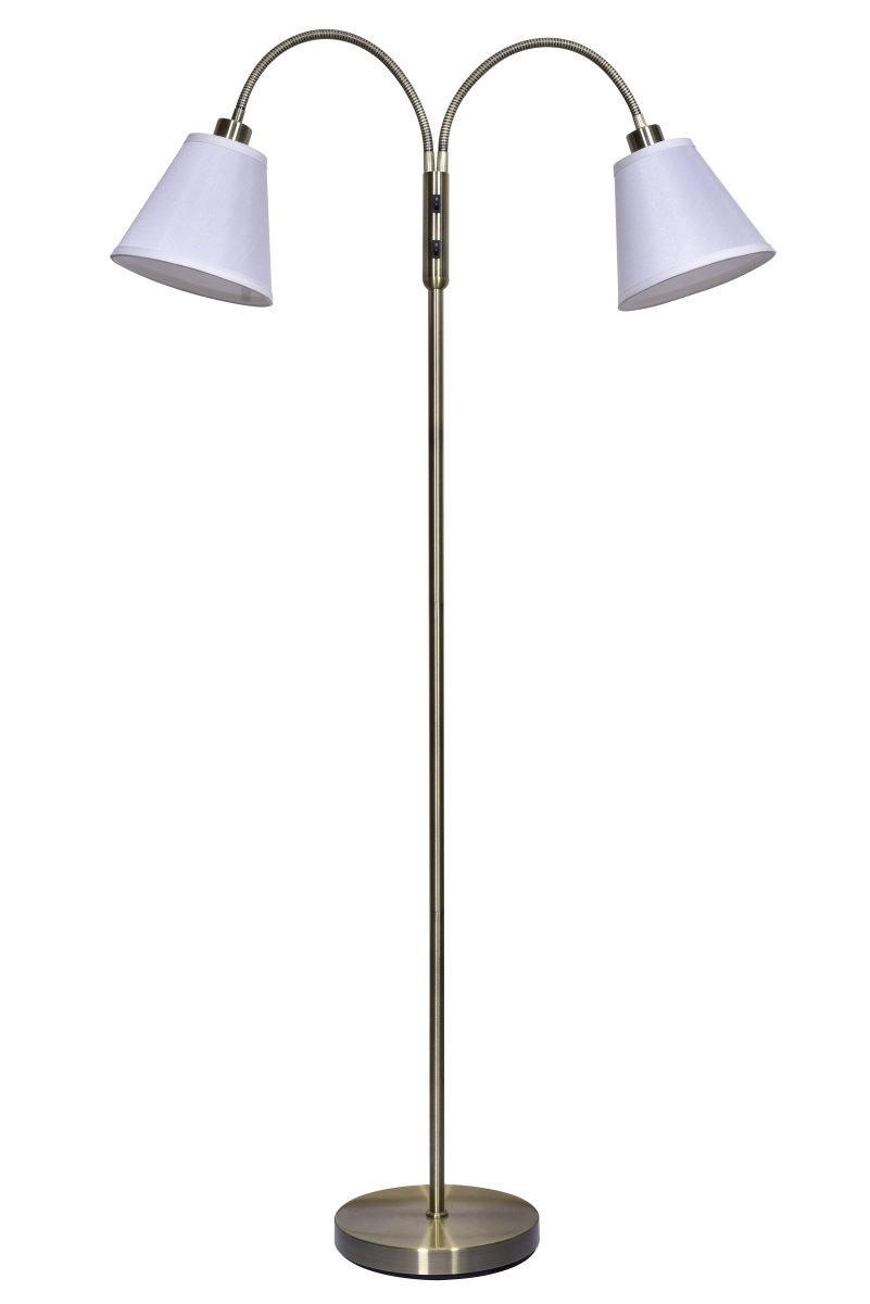 Doppio Antik messing gulvlampe Fra Lampan - Doppio er en stilfuld gulvlampe med dobbelte, justerbare lampehoveder, der g&oslash;r den perfekt til l&aelig;sning, arbejde eller stemningsbelysning i stuen.