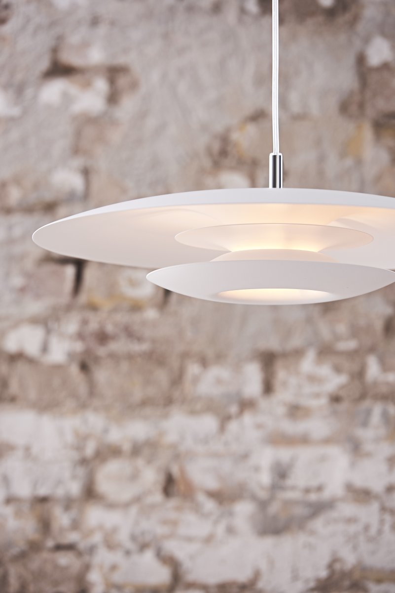 Eclipse Ø43 Mat hvid loftslampe Fra Belid - Eclipse loftlampen fra Belid er en elegant og tidl&oslash;s lampe, der kombinerer funktion og design p&aring; en unik m&aring;de.