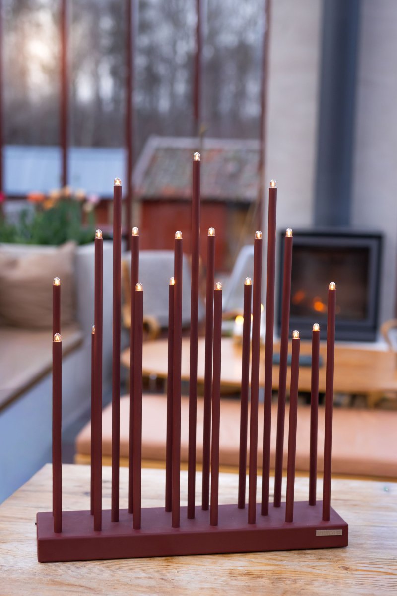 Elflugan Grande Oxidrød Fra SMAK Design - Proportioner og farver er bevaret, og der er tilf&oslash;jet en lysd&aelig;mper med indbygget transformer.