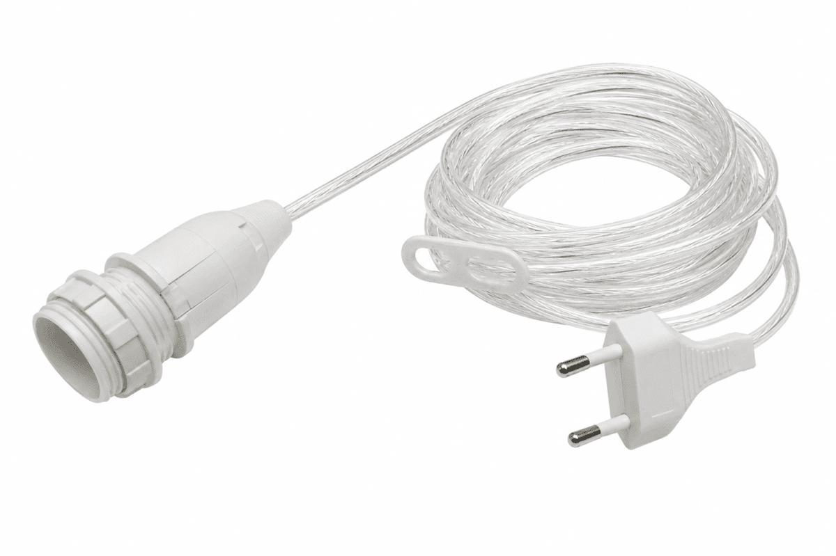 Ledningssæt 5m med afbryder og stikprop Gennemsigtig Fra Nordic Lighting - Praktisk og sikker kabelholder med transparent kabel, der gør det nemt at hænge din julestjerne eller anden dekorativ belysning op.