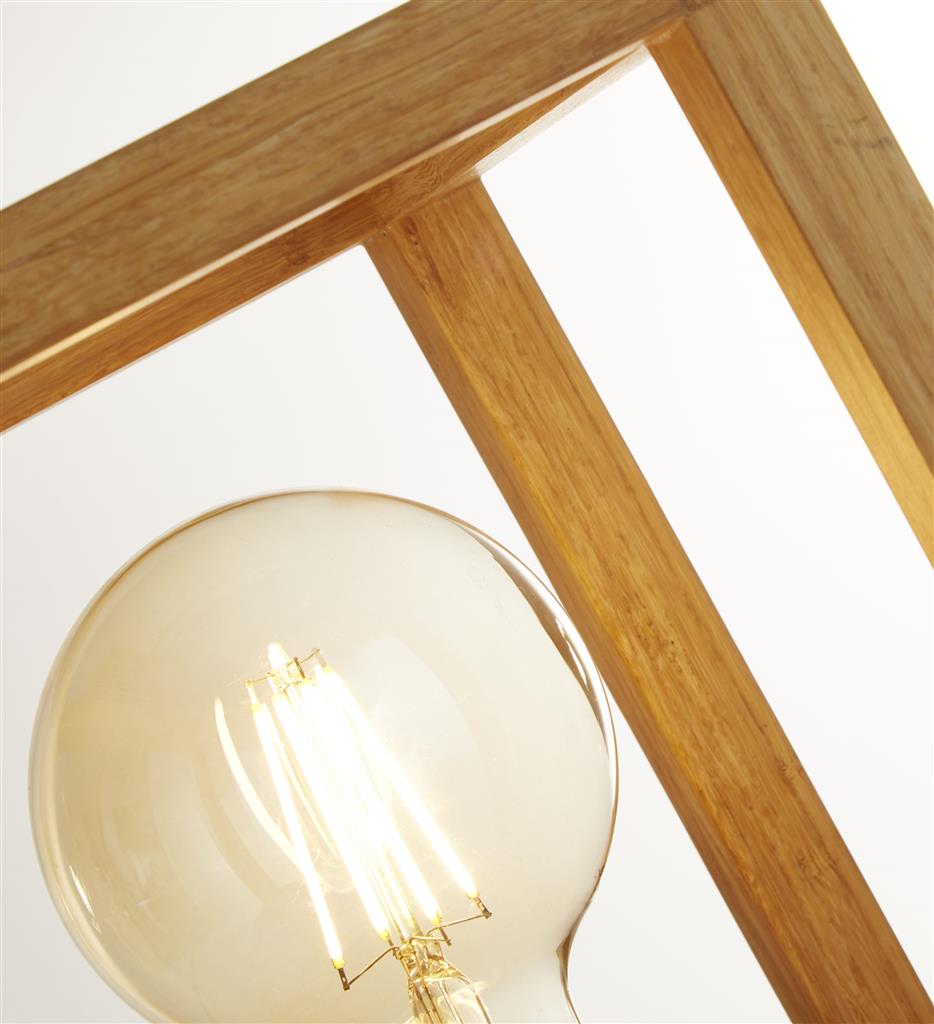Square 25cm Træ bordlampe Fra Searchlight - Den passer lige godt ind i moderne hjem som i mere traditionelle miljøer og er hurtigt ved at blive en favorit takket være sin alsidighed og tidløse udseende.