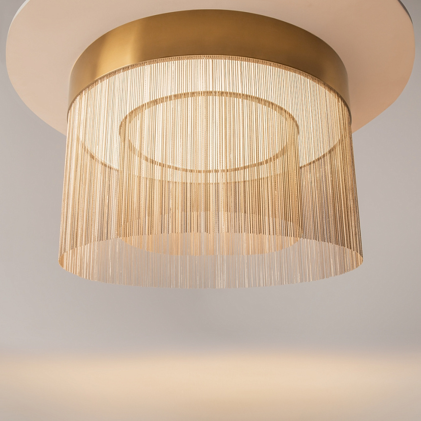 Imaginary Ø55 Guld plafond Fra Maytoni - Imaginary er en elegant metalloftslampe med en luksuri&oslash;s guldfinish og dekorative k&aelig;dedetaljer, der skaber et bl&oslash;dt og eksklusivt indtryk.