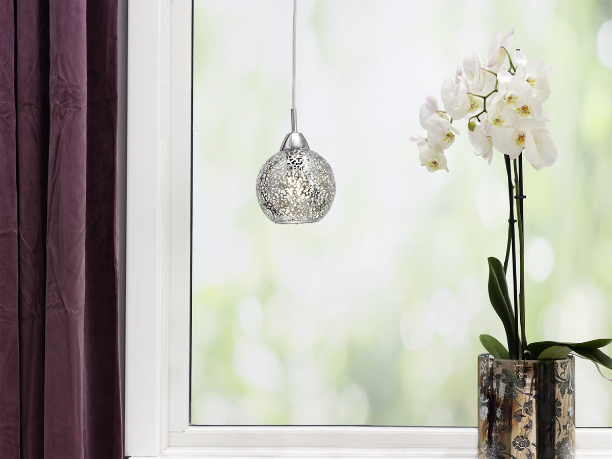 Etsy Ø13 Chrom vindueslampe Fra Cottex - Etsy vindueslampe i metal er en smuk og detaljeret lampe, der giver et unikt lysspil i rummet.