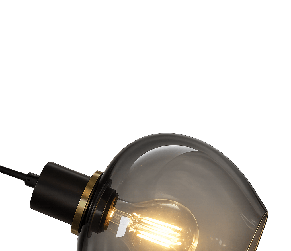 Ariston Ø20 Røgfarvet vindueslampe Fra Lampan - Sk&aelig;rmen i r&oslash;gfarvet glas giver et flot og behageligt lys, mens den b&oslash;rstede messingfinish tilf&oslash;jer et moderne og eksklusivt pr&aelig;g.