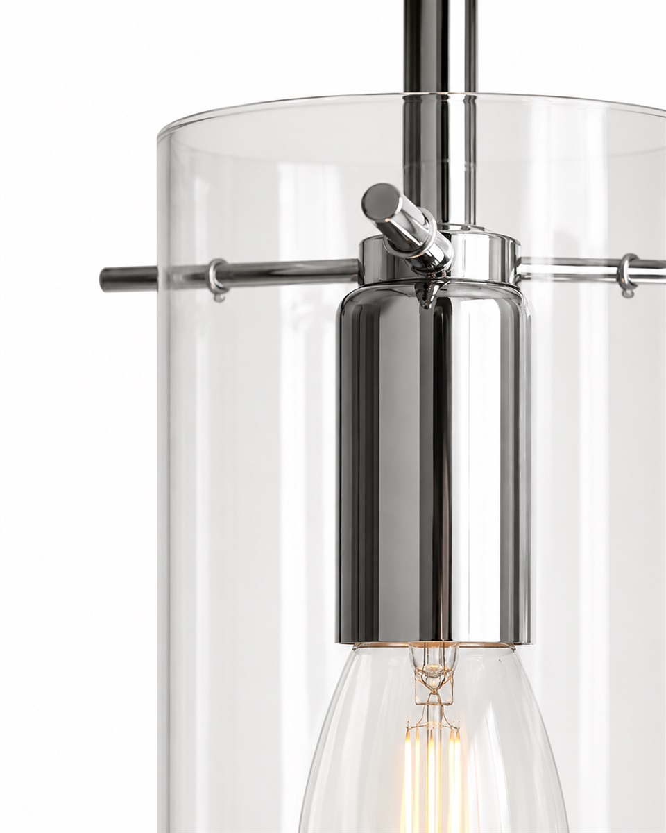 Cilinda Ø7 Krom/transparent vindueslampe Fra Nordic Lighting - Det klare glas skaber en flot lysspredning, og i kombination med metallet i en forkromet finish bliver det en stilfuld indretningsdetalje.