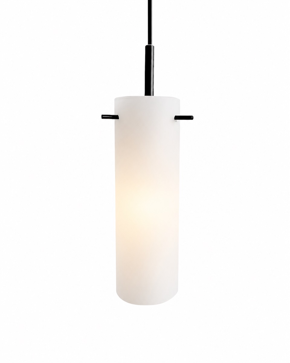 Cilinda Ø7 Sort og hvid vindueslampe Fra Nordic Lighting - Det hvide glas skaber en flot spredning af lys og i kombination med det sorte metal bliver det en stilfuld indretningsdetalje.