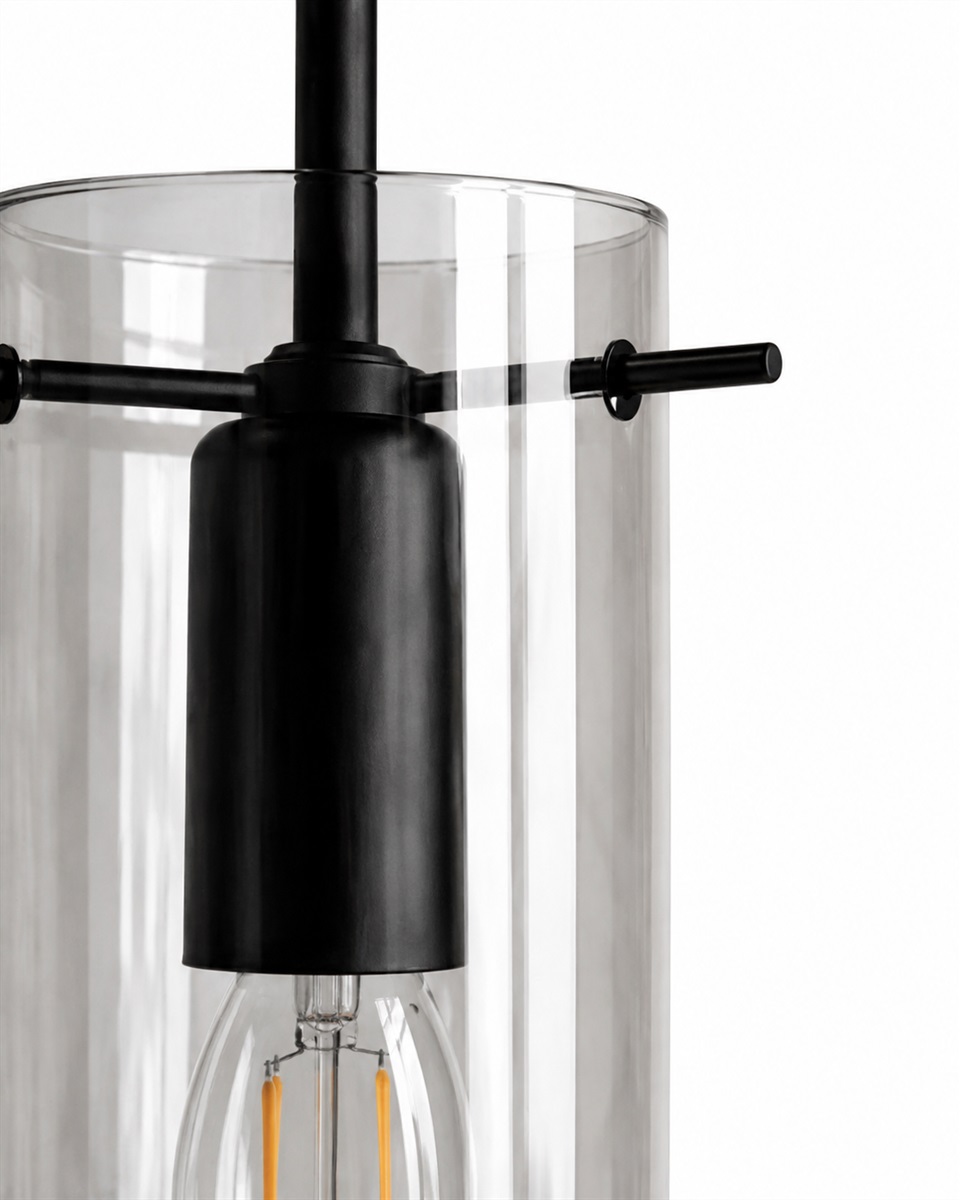 Cilinda Ø7 Sort/Røget vindueslampe Fra Nordic Lighting - Det r&oslash;gede glas skaber en flot lysfordeling og i kombination med det sorte metal bliver det en stilfuld indretningsdetalje.
