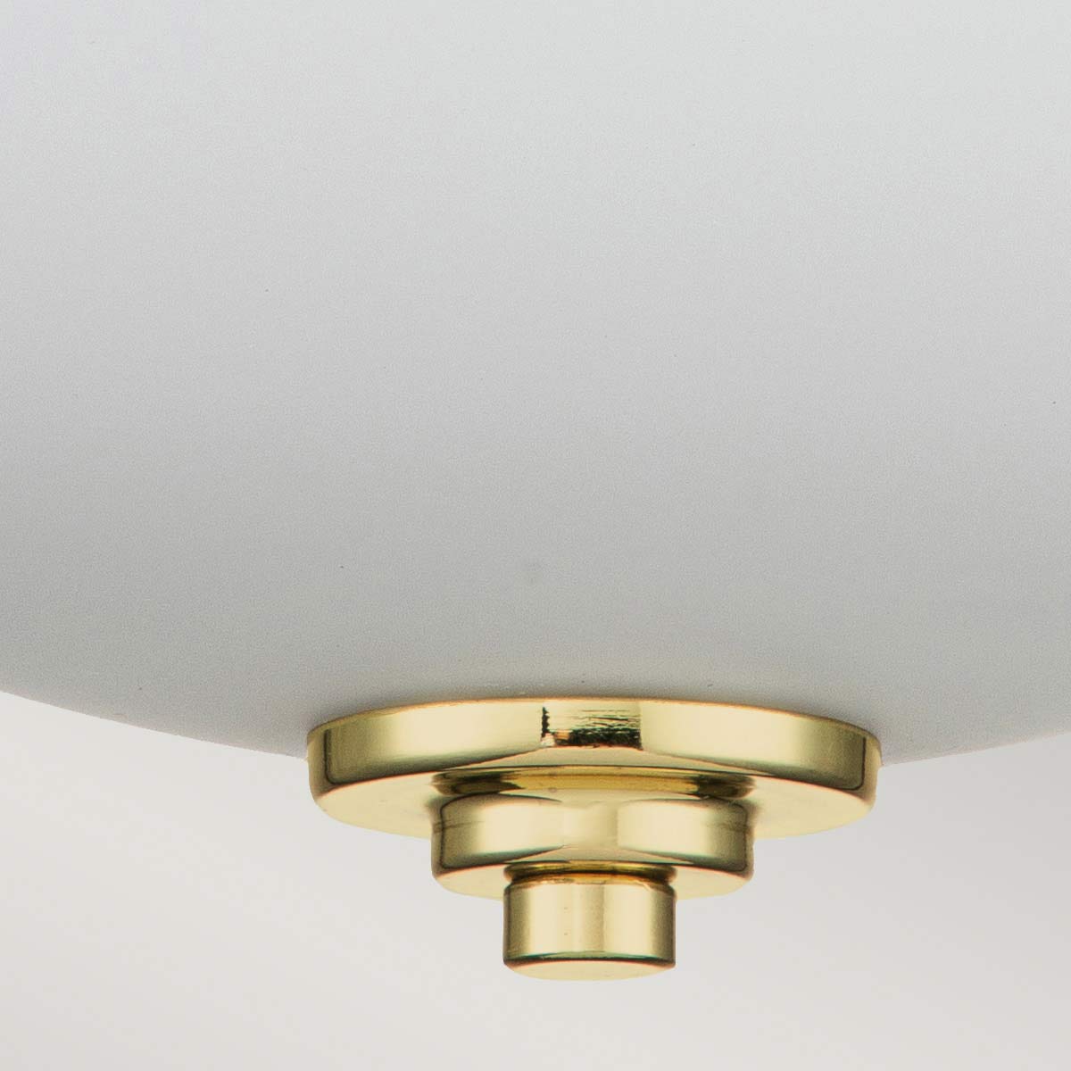 Malibu Ø34 Poleret messing badeværelseslampe Fra Elstead Lighting - Malibu plafond i poleret messing er en elegant og alsidig loftslampe, der passer til både klassisk og moderne interiør.