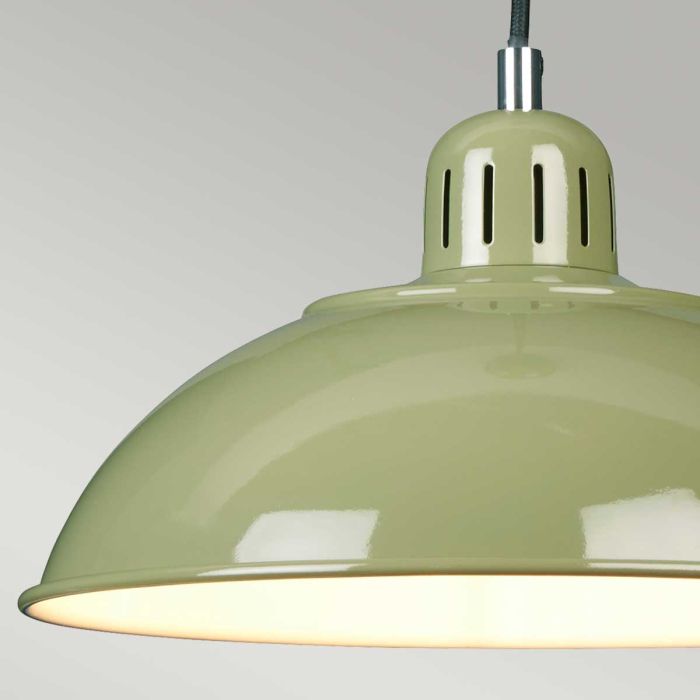 Franklin Ø30 Grøn loftslampe Fra Elstead Lighting - Den vita insidan av sk&auml;rmen ger en klar och bra ljusspridning.