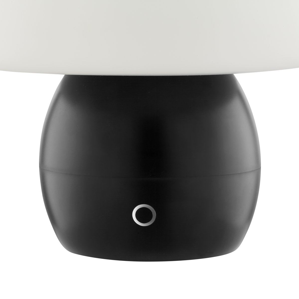 Dupos 22cm Sort bærbar Fra Brilliant - Dupos er en moderne og praktisk bordlampe i hvidt glas og en sort plastikbase, designet i et svampeinspireret design, der gør den til et dekorativt element i alle typer interiører - fra soveværelser til stuer, køkkener eller terrasser.