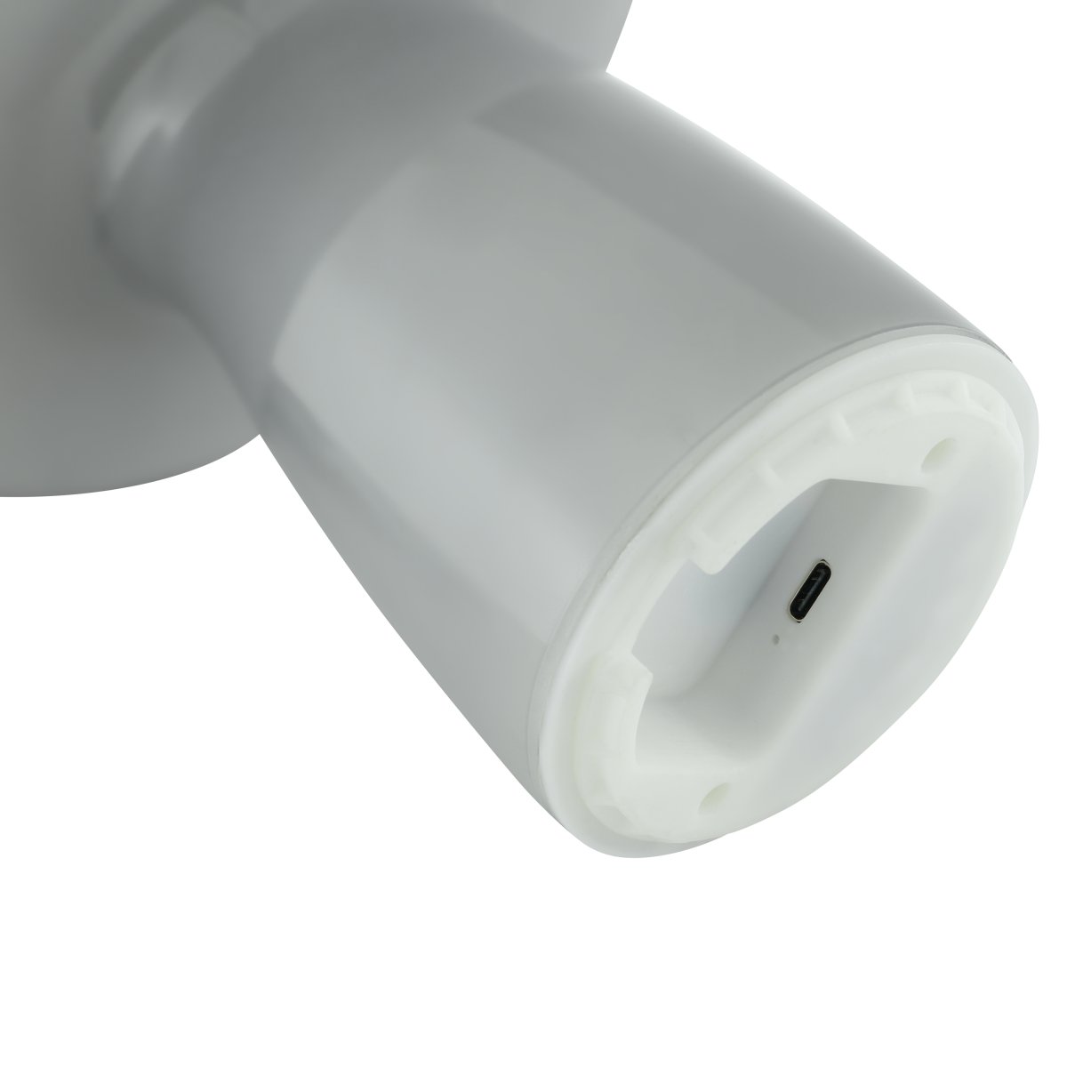 Erik 22cm Grå bærbar Fra Brilliant - Erik er en b&aelig;rbar og genopladelig bordlampe med et charmerende design af glas i en gr&aring; finish, der ligner en lille svamp.