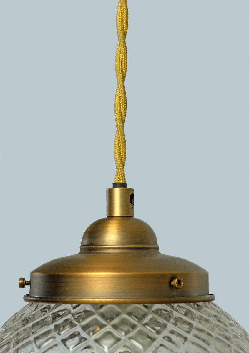 Gatsby Ø15 Antik messing vindueslampe Fra Aneta Lighting - Gatsby vindueslampe har et klassisk og elegant udtryk med en dekorativ sk&aelig;rm i klart, h&aelig;rdet glas og metaldetaljer i en antik messingfinish.