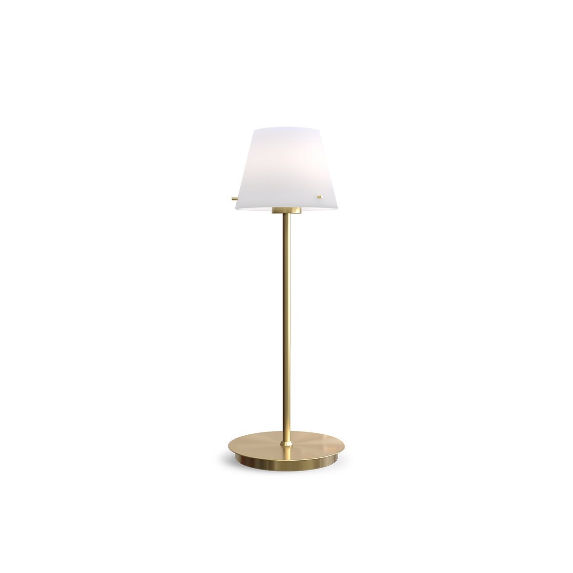 Gil 34cm Satin messing bordlampe Fra Herstal - Den er lavet af metal med en satineret messingfinish og har en hvid glassk&aelig;rm, der spreder et bl&oslash;dt og behageligt lys.
