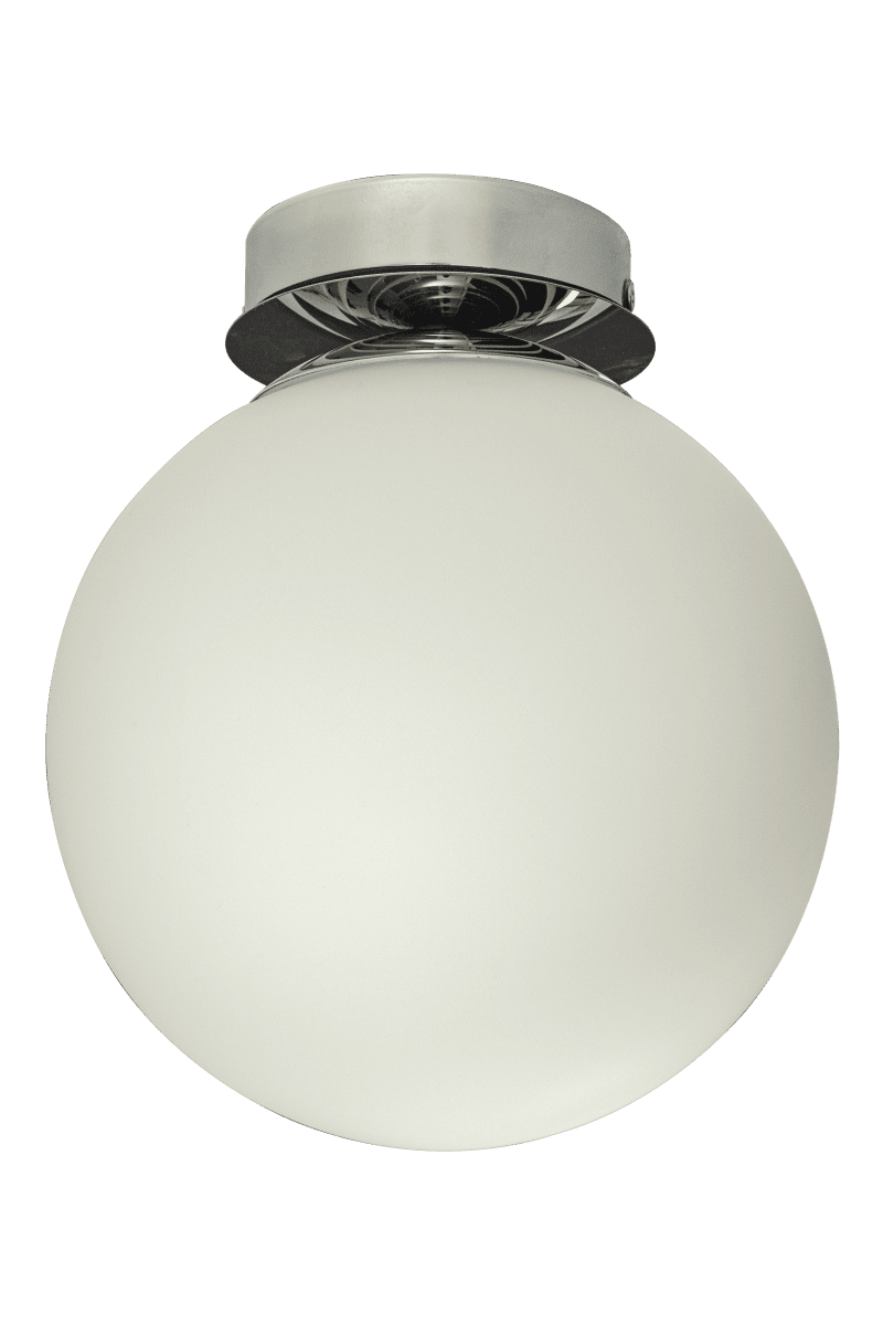 Lido Ø20 Krom badeværelseslampe Fra Aneta Lighting - Den forkromede metalramme er kombineret med en rund opalglasskærm, der spreder et blødt og behageligt lys.