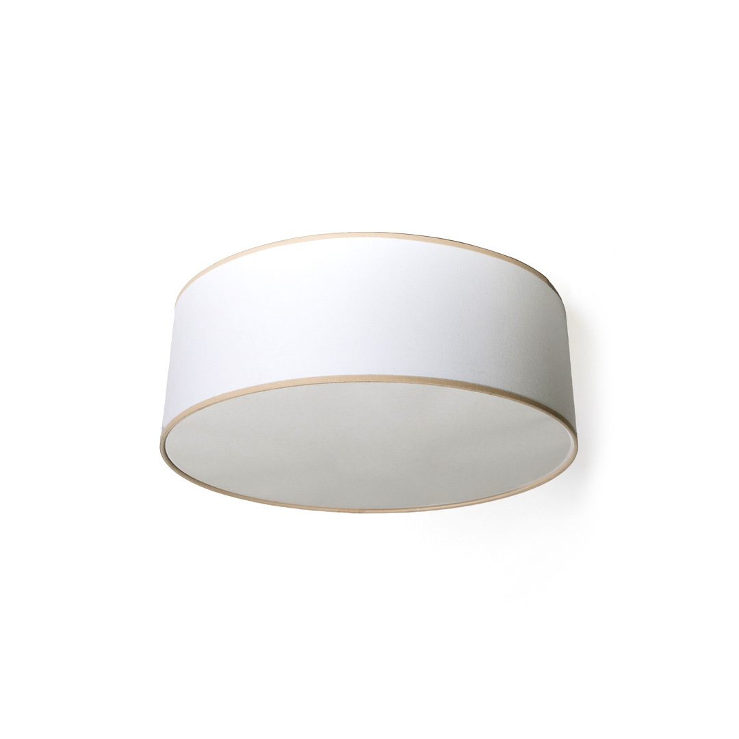 Theo Ø48 Hvid/beige plafond Fra Alde & Lind - De beige kanter giver et klassisk look og passer ind i de fleste hjem.
