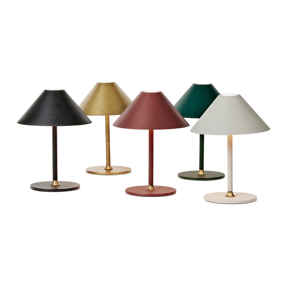 Hygge 20cm Sort bærbar Fra Halo Design - Lampen drives af batteri og lyser op til 7 timer efter fuld opladning i 4&ndash;5 timer; USB-kabel til opladning medfølger.