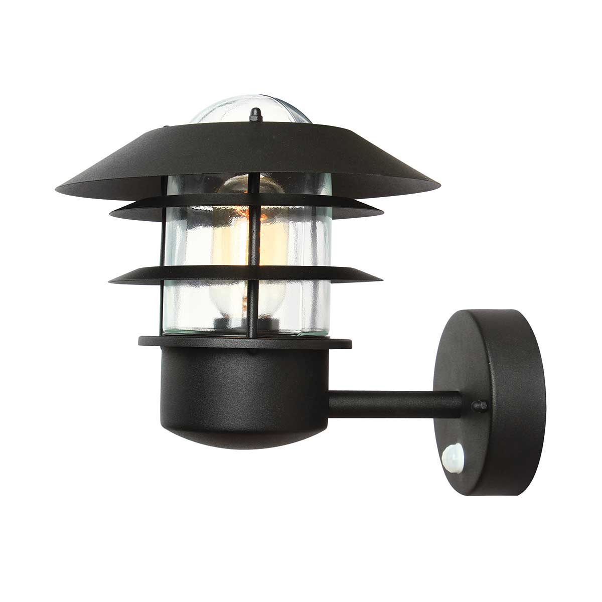 Helsingor PIR Ø22 Sort udendørslampe Fra Elstead Lighting - Tillverkad av rostfritt st&aring;l i svart finish och glas, erbjuder den en robust och v&auml;derbest&auml;ndig konstruktion som &auml;r perfekt f&ouml;r fasader, entr&eacute;er och uteplatser.