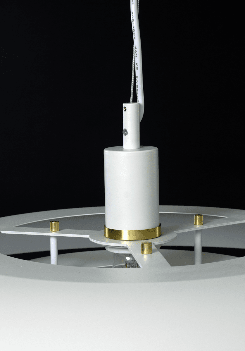 Epsilon Ø56 Mat hvid loftslampe Fra Aneta Lighting - Epsilon leveres med dobbelt s&aelig;t dekorative ringe og knapper, v&aelig;lg mellem krom og mat messing afh&aelig;ngigt af hvad der passer bedst til dit hjem.