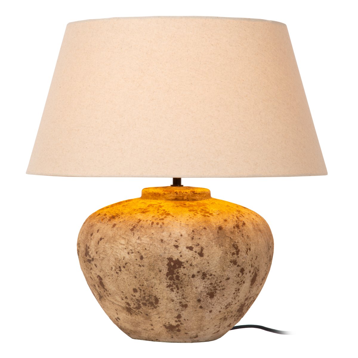 Davina 58cm Brun bordlampe Fra Lucide - Sammen med den ovale tekstilsk&aelig;rm i en bl&oslash;d hvid tone skabes et behageligt og hyggeligt lys.
