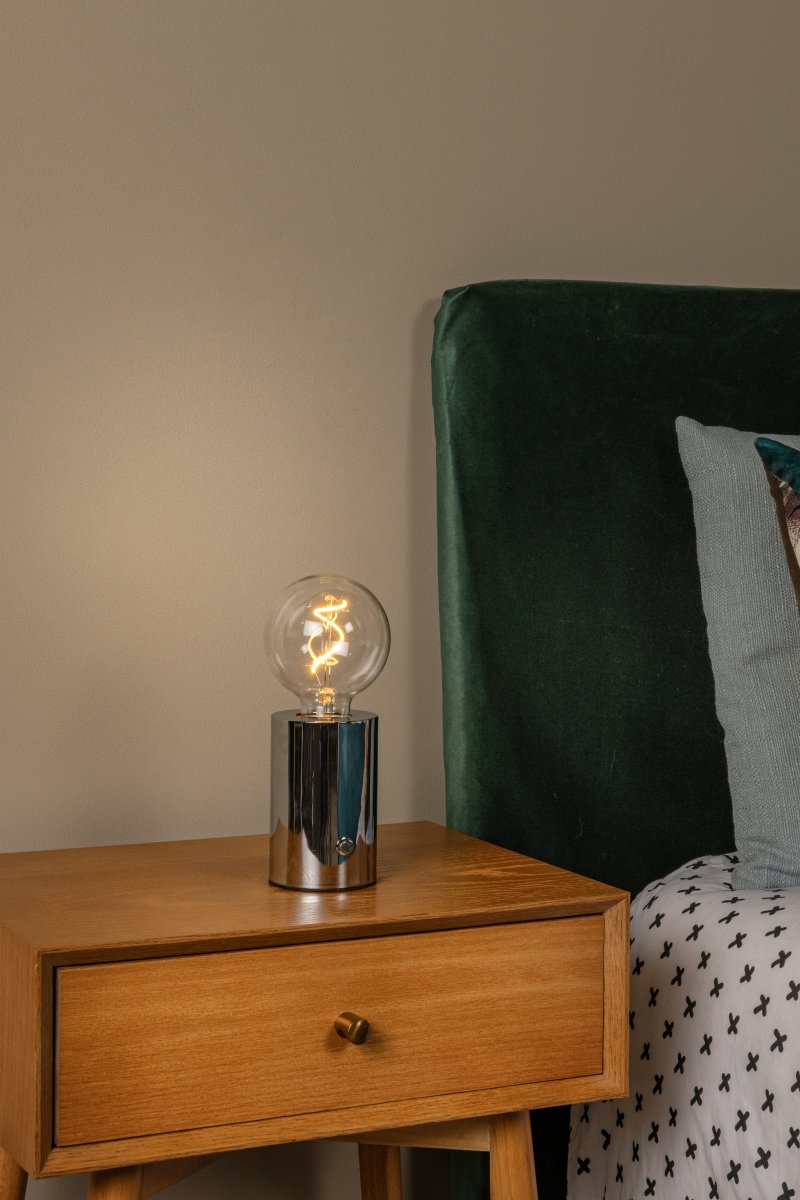 Vivo 23cm Krom bærbar Fra Lucide - Vivo bordlampen er en b&aelig;rbar og elegant lampe, der er perfekt til hyggelig stemningsbelysning.