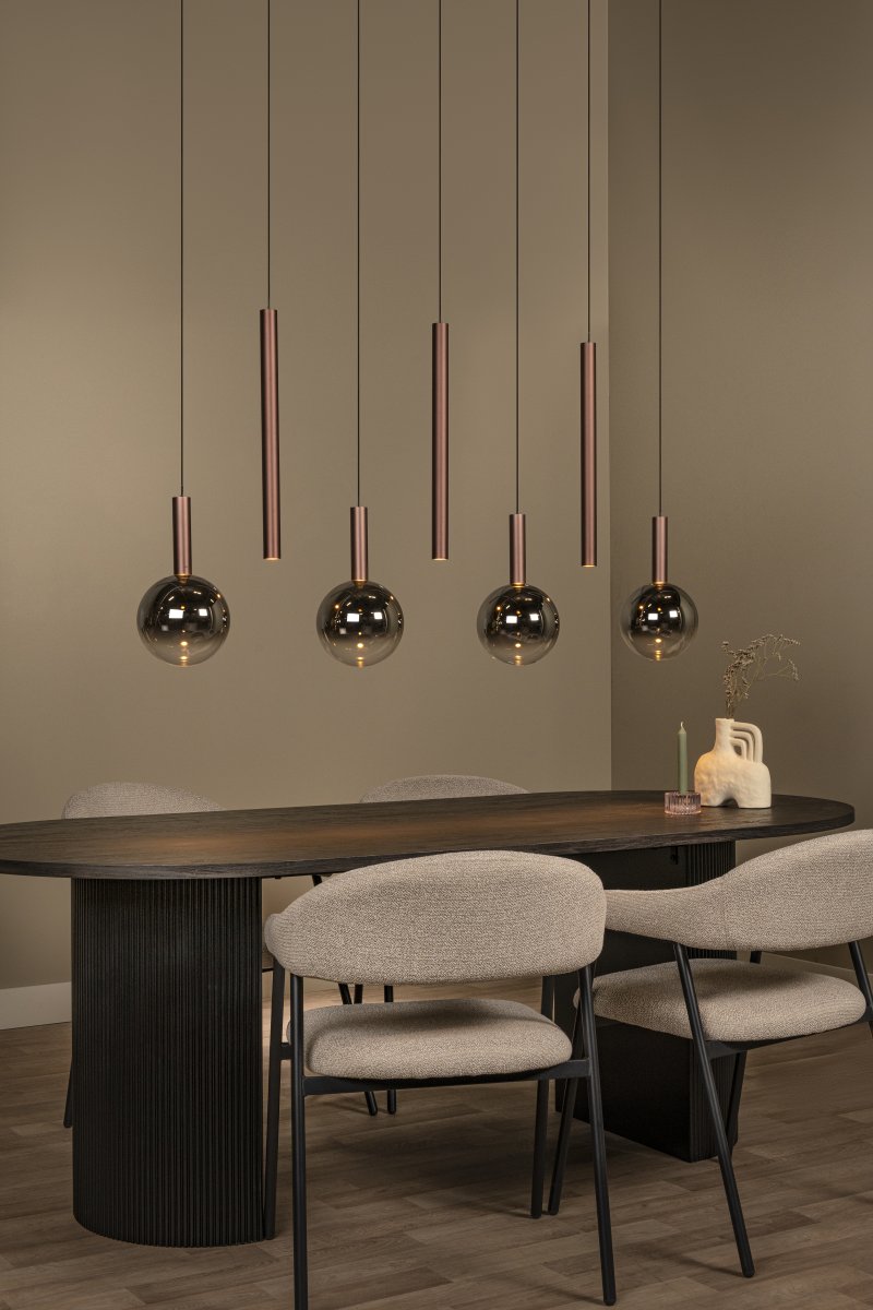 Jamsine 137cm Kobber loftslampe Fra Lucide - De r&oslash;gede sk&aelig;rme spreder et varmt og behageligt lys, mens de tre spotlights giver et rettet og klart lys nedad.
