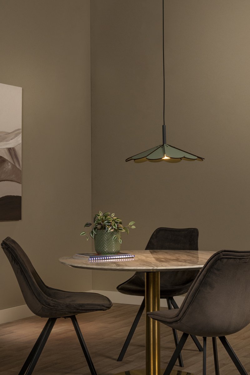 Blomster Ø47 Grøn loftslampe Fra Lucide - Flowers er en dekorativ pendellampe i tr&aelig; med en mat gr&oslash;n finish, der giver et varmt og harmonisk indtryk.