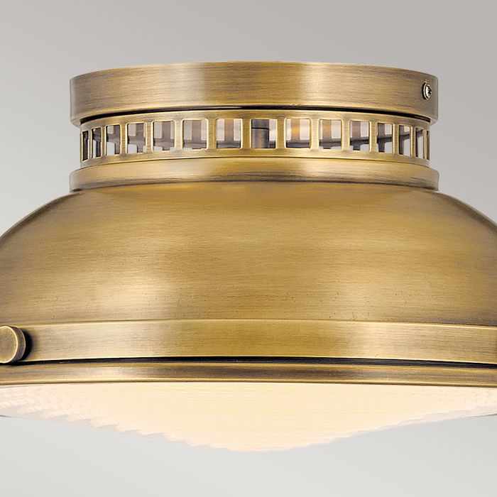 Amelia Ø32 Messing plafond Fra Elstead Lighting - Amelias klassiska plafonddesign f&ouml;rnyar vintage-detaljer med en gjuten glasdiffusor, en gjuten metallram i klassisk m&auml;ssing och dekorativa sp&auml;nnen.