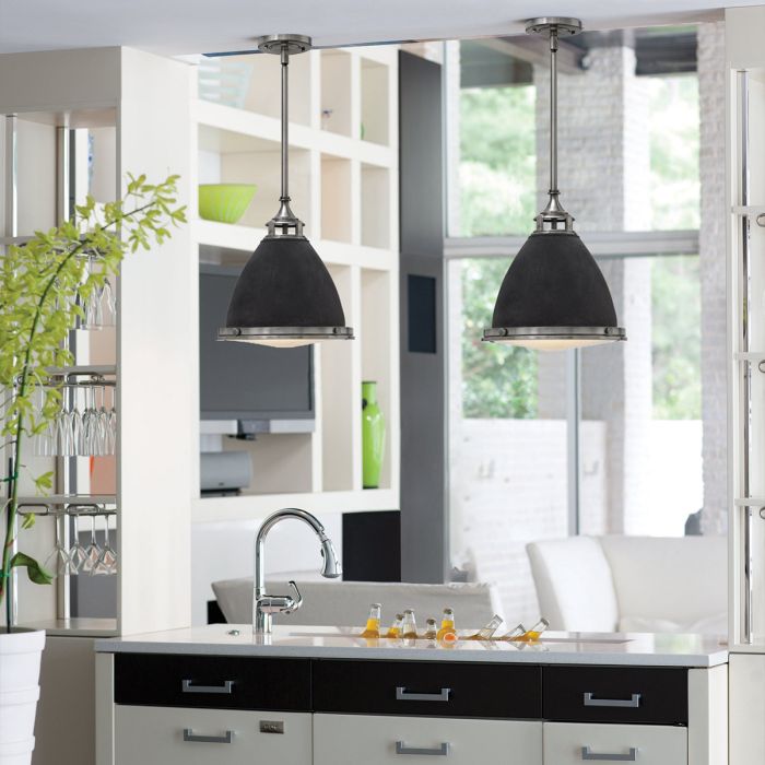 Amelia Ø32 Antik zink loftslampe Fra Elstead Lighting - Kupolen har en etsad prismatisk bottenlins, och denna helmetalliska versionen i antik-zink har en autentisk vintagelook.