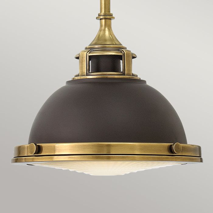 Amelia Ø30 Bronze/messing loftslampe Fra Elstead Lighting - Kupolen har en etsad prismatisk bottenlins, och denna helmetalliska versionen i brons och m&auml;ssingdetaljer har en autentisk vintagelook.