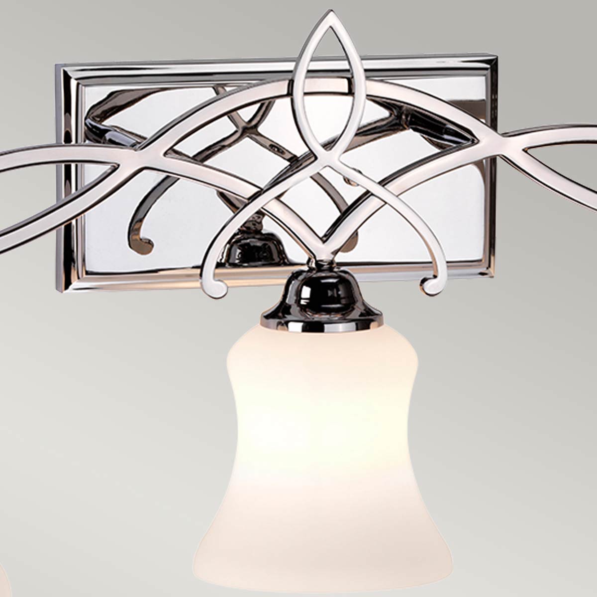 Brooke 60cm Poleret krom badeværelseslampe Fra Elstead Lighting - Brooke v&aelig;glampe har et opdateret traditionelt design med en minimalistisk smedet rulledetalje i poleret krom, der elegant komplementerer det &aelig;tsede opalglas.