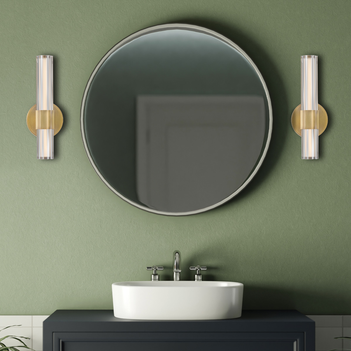Georgette 35cm Messing badeværelseslampe Fra Elstead Lighting - Georgette er en elegant v&aelig;glampe til badev&aelig;relset med et dekorativt og symmetrisk design.