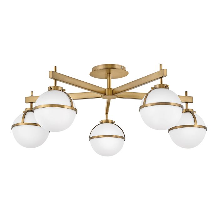 Hollis Ø80 Antik messing/hvid badeværelseslampe Fra Elstead Lighting - Stellet er lavet af st&aring;l med en rustik, mat finish, der giver et let &aelig;ldet og elegant udtryk.