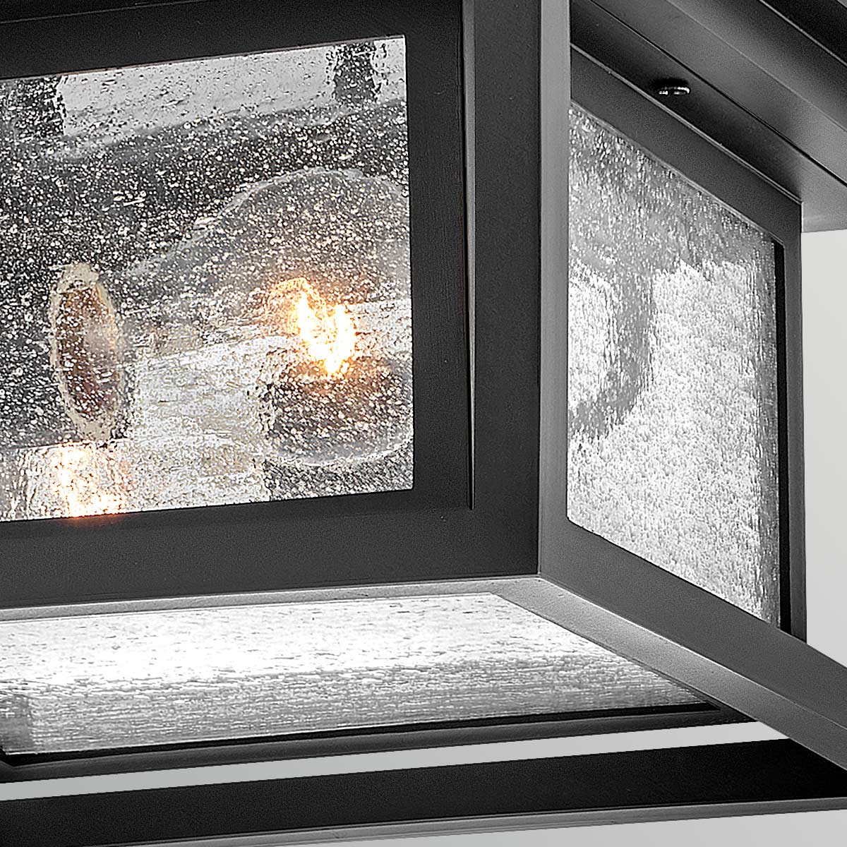 Republic 28cm Sort Fra Elstead Lighting - Lampen er lavet af sort, vejrbestandigt kompositmateriale og behandlet for at forhindre falmning, rust og korrosion.