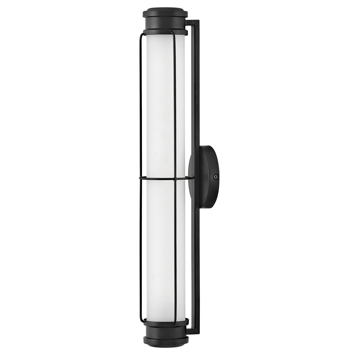 Saylor 60cm Sort badeværelseslampe Fra Elstead Lighting - Lampen er lavet af metal med en matsort finish og har et aflangt opalglas, der spreder et j&aelig;vnt og fint lys.