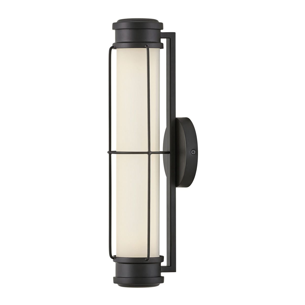 Saylor 43cm Sort badeværelseslampe Fra Elstead Lighting - Lampen er lavet af metal med en matsort finish og har et aflangt opalglas, der spreder et j&aelig;vnt og fint lys.