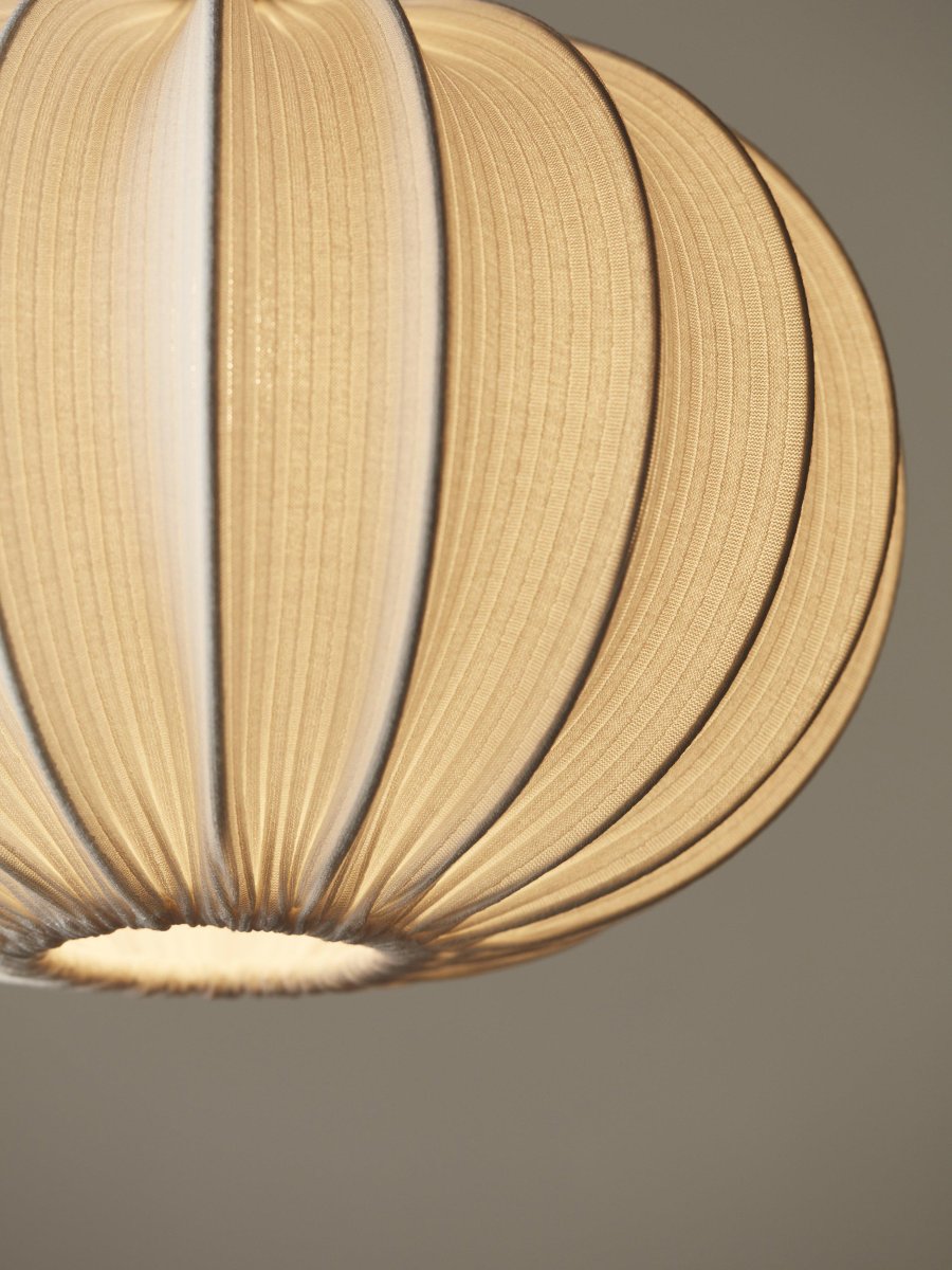 Hilma Skærm Ø40 Ekskl. Ophæng Råhvid loftslampe Fra PR Home - Hilma tagsk&aelig;rm i ribbet jerseystof.