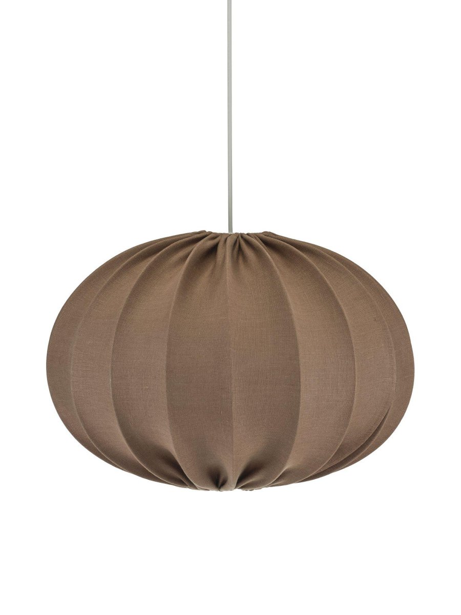 Hilma Skærm Ø40 Ekskl. Ophæng Brun loftslampe Fra PR Home - Hilma loftlampen giver et bl&oslash;dt indtryk i rummet, bekl&aelig;dt med et brunt, smukt h&oslash;rstof med en fin struktur.