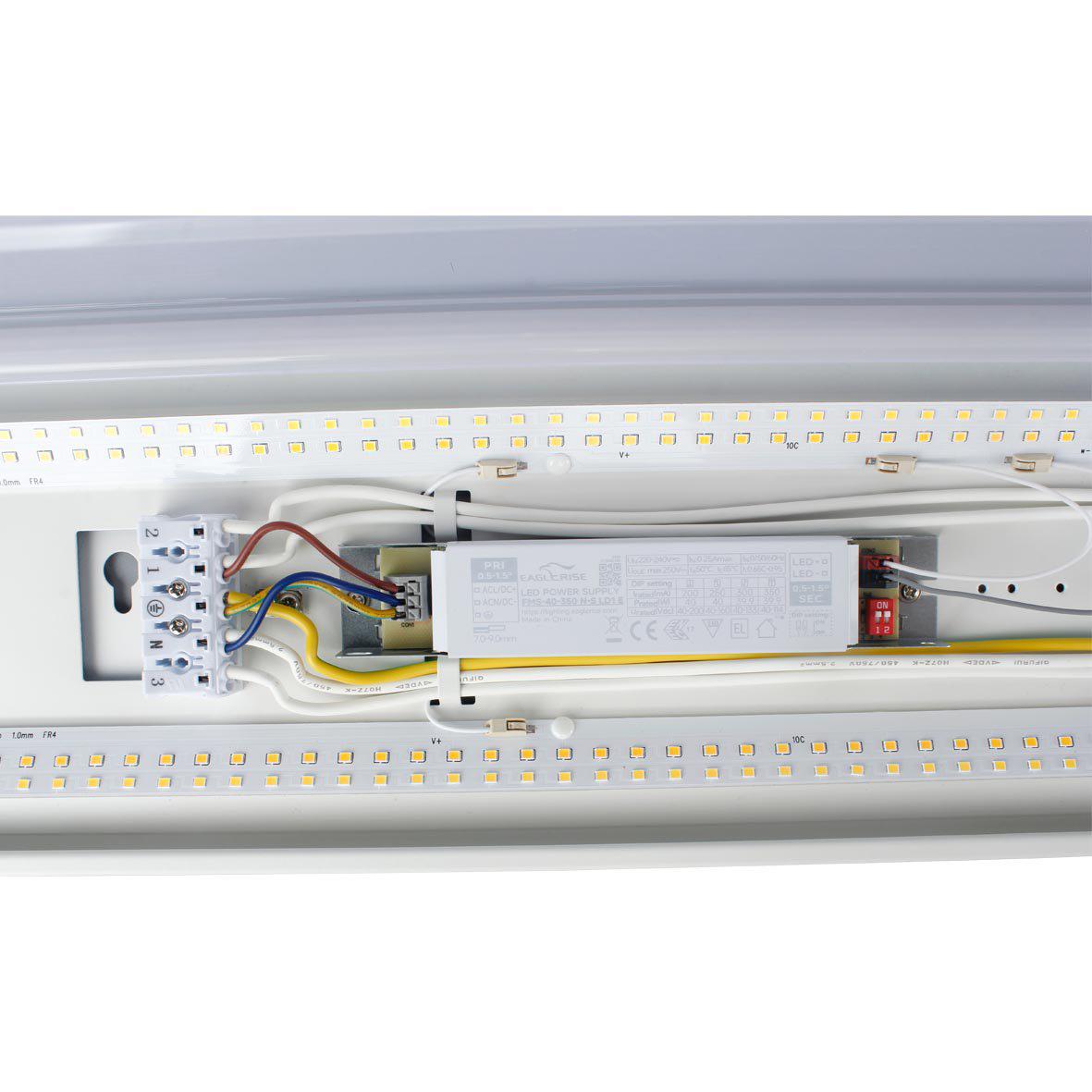 Liny Grab 3000/4000K 150cm Hvid Fra Designlight - Armaturet er udstyret med en dip-switch til valg af b&aring;de effekt og farvetemperatur (3000 K eller 4000 K), hvilket g&oslash;r den fleksibel og nem at tilpasse til projektets krav.