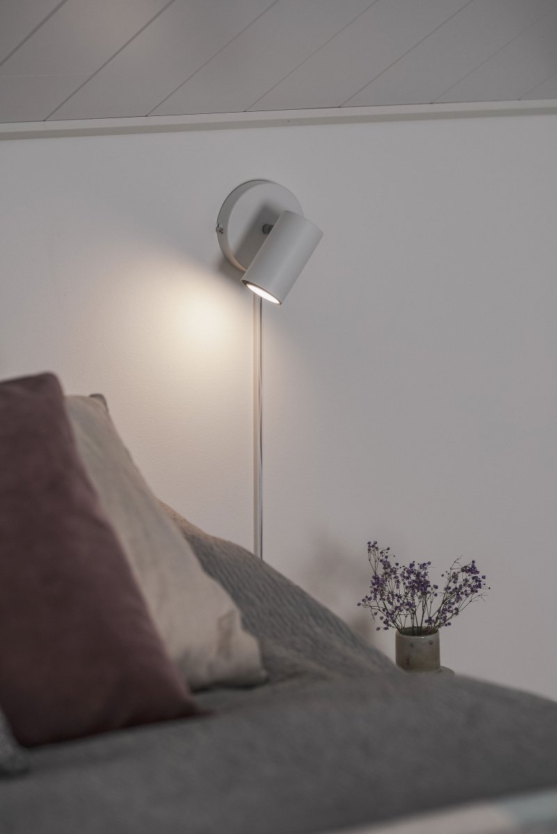 Marlina Hvid læselampe Fra Trio Lighting - Den moderne vægspot MARLEY tilbyder skræddersyet belysning til stuen eller hallen med sit rene design.