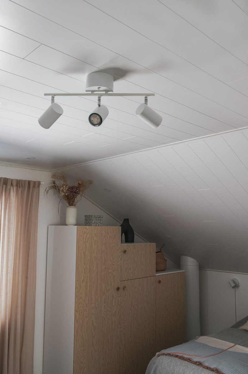Marlina 3 Hvid spotlight Fra Trio Lighting - Den moderne loftslampe MARLEY med 3 lys tilbyder tilpasset belysning i stuen eller hallen.